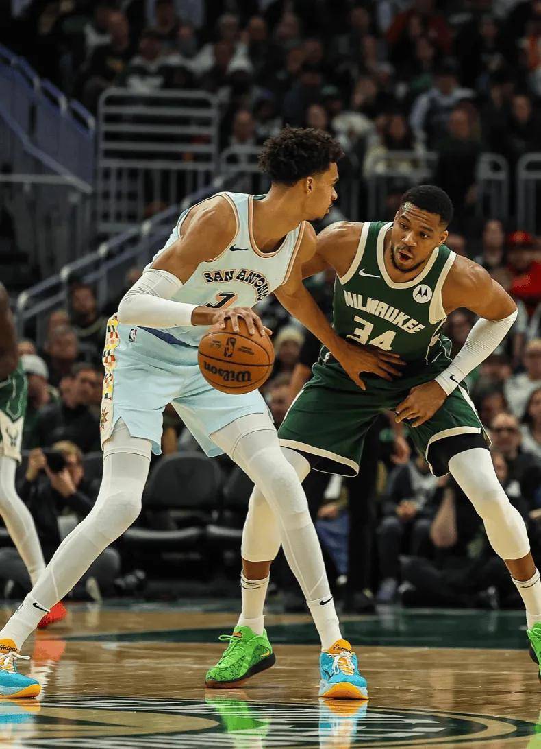 爱游戏APP-字母哥在巴黎圣日耳曼比赛中比赛规则变更,败北引发热议!观众掌声雷动的简单介绍